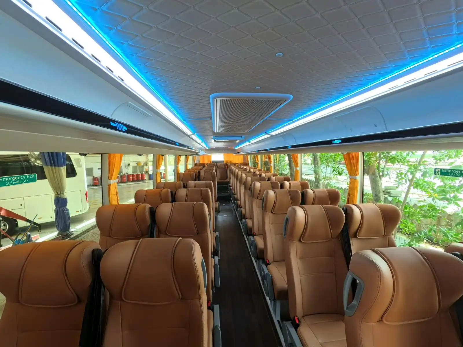35 Seater Luxury Coach - image 2